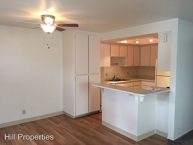 2nd image of 13 Cameo Dr APT 03