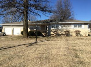 1463 E McClernon St, Springfield, MO 65803