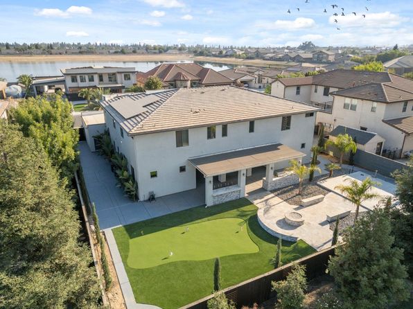 7160 W Dovewood Ln, Fresno, CA 93723
