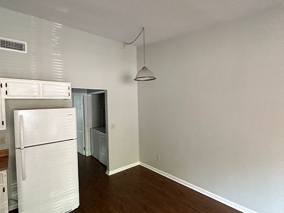 4th image of 218 White Dr APT B