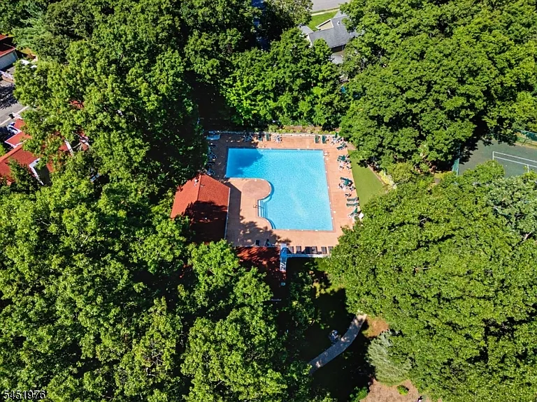 24 Pine Hollow Ct — Photo 33