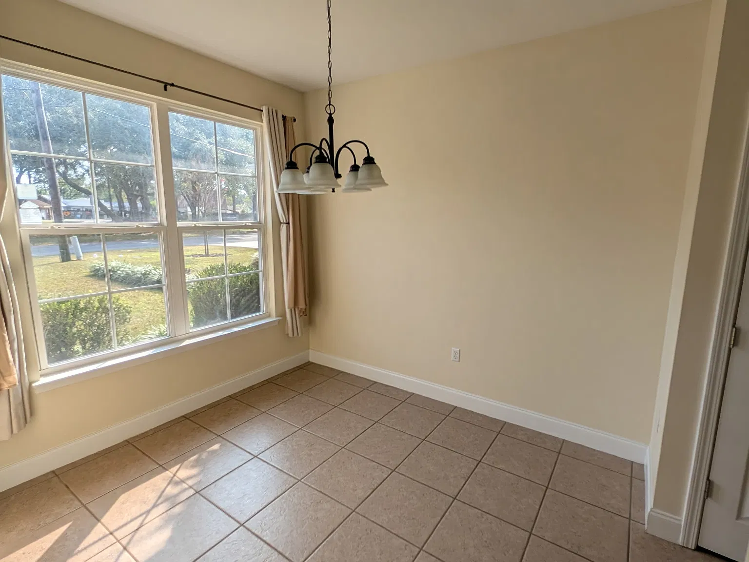 3 bed, 1450 sqft, $2,400 — Photo 2