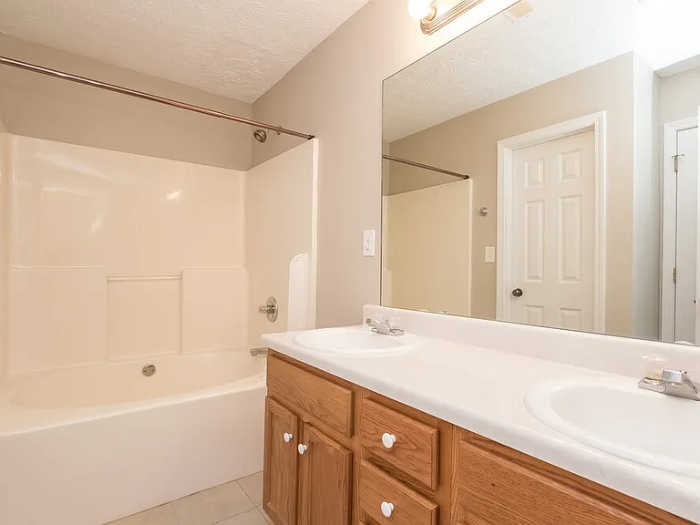 501 Saint Charles Ave — Photo 9