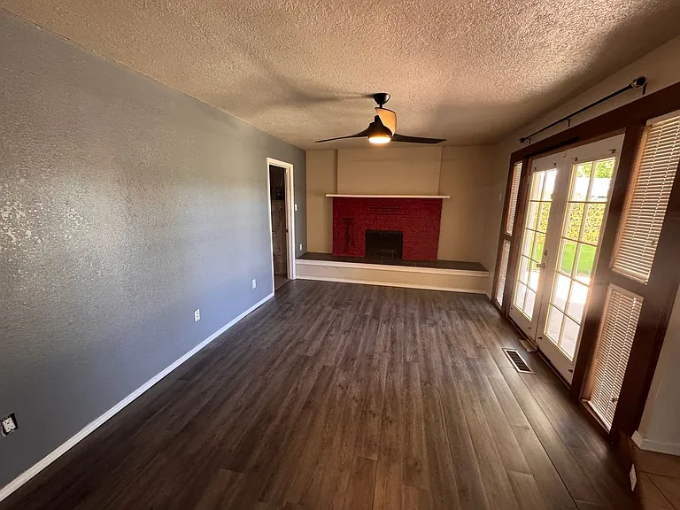10211 Blume St NE — Photo 6