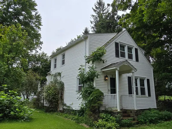 8 Gregory Street, Danbury, CT 06811