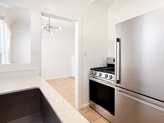 3rd image of 209 N Berendo St Unit 3/4