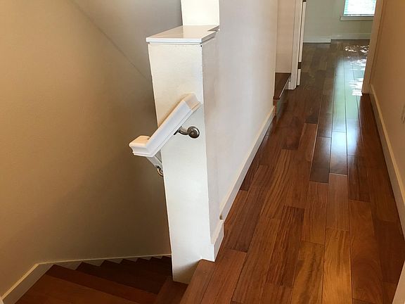 5th image of 208 Kentdale Pl