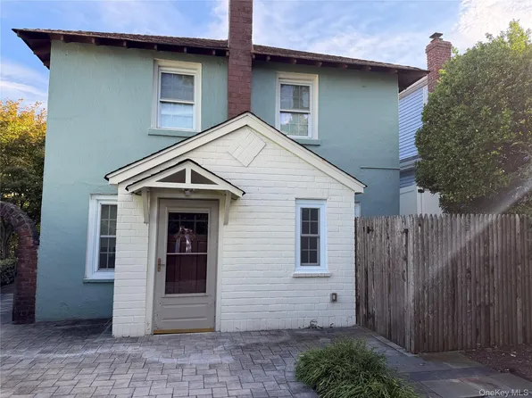 (undisclosed Address), Glen Cove, NY 11542