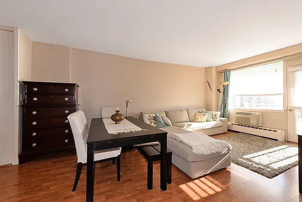 Sold by Re/Max In The City | media 21