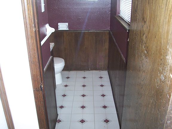 5th image of 2606 Nw 46th Pl.