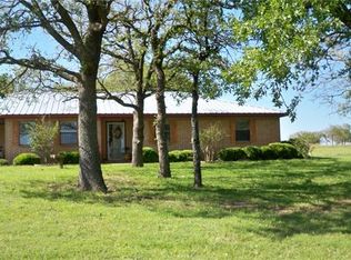 1916 Huddleston Rd, Sunset, TX 76270