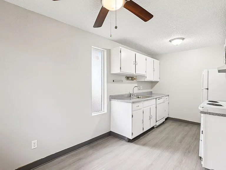 PARK PLACE APARTMENTS - YOUR HOME IS HERE! - UP TO 6 WEEKS FREE! PLUS $99 OAC MOVE-IN SPECIAL! — Photo 15