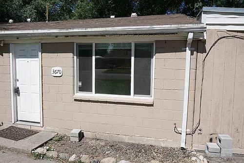 3670-3672 Atlas Way Photo 1