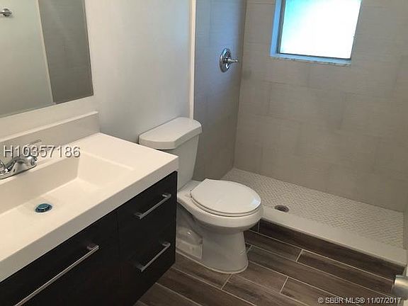 4th image of 5510 Lakewood Cir N APT 524