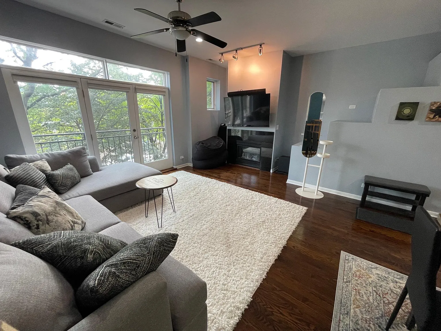 2 bed, 1350 sqft, $4,000 — Photo 4