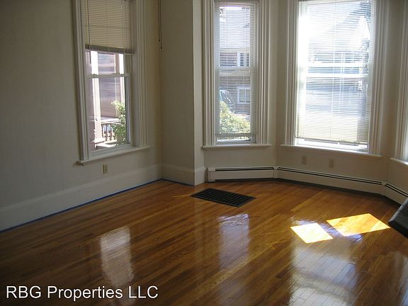 4th image of 37 Railroad Ave APT 1