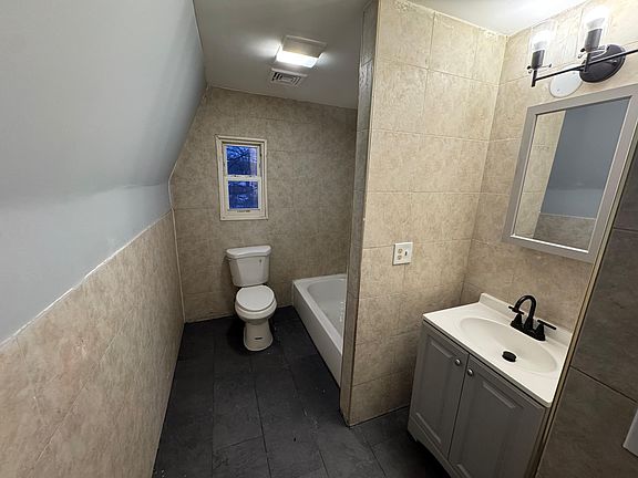 3rd image of 50 Hilton St #3F