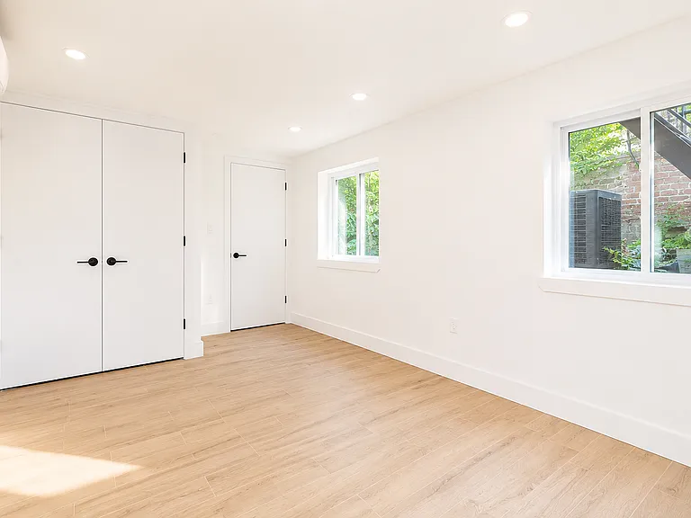 323 Hart St #1E — Photo 7
