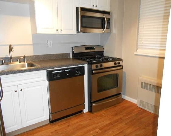 2nd image of 1339 Bedford St