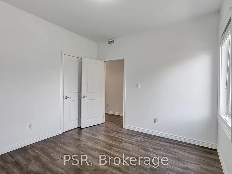 464 College St #3 — Photo 15