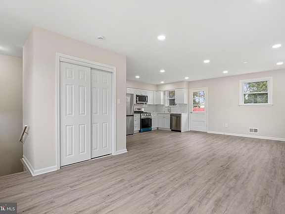 3rd image of 7804 Darcy Rd