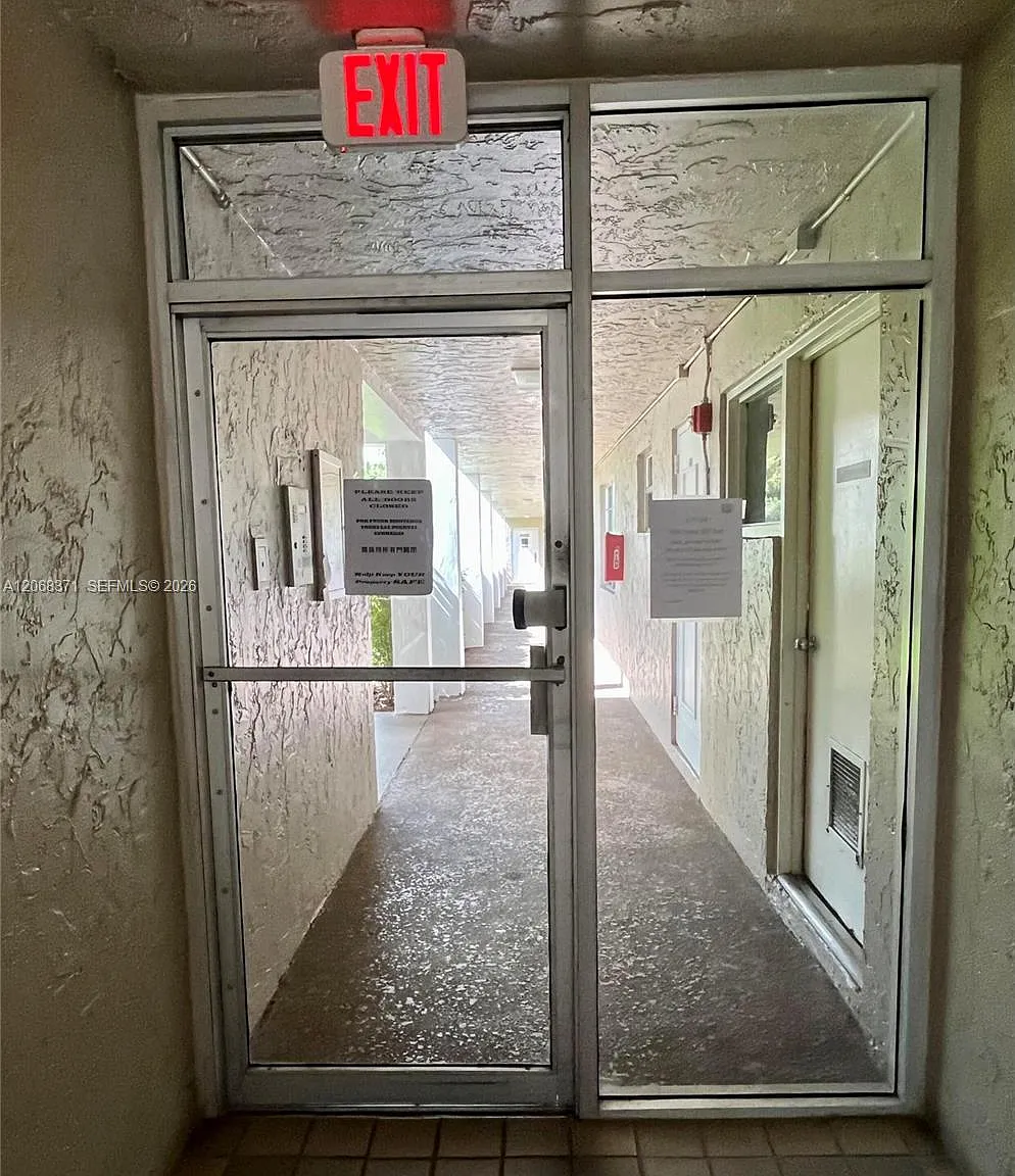 Sherwood Square Condomini — Photo 4