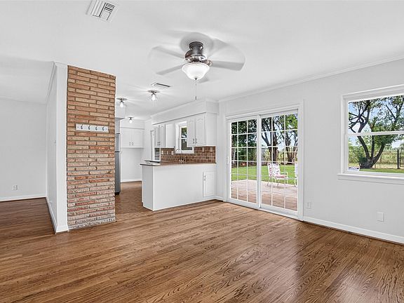 3rd image of 11227 Greenwillow Dr