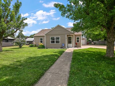 360 S 4th Ave, Saint Anne, IL, 60964