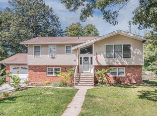 62 Hickory Rd, Highland Lakes, NJ 07422