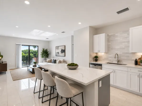 29 Palmetto Dr #9, Miami, FL 33166