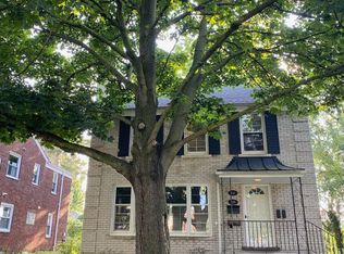 737 Harcourt Rd, Grosse Pointe, MI 48230