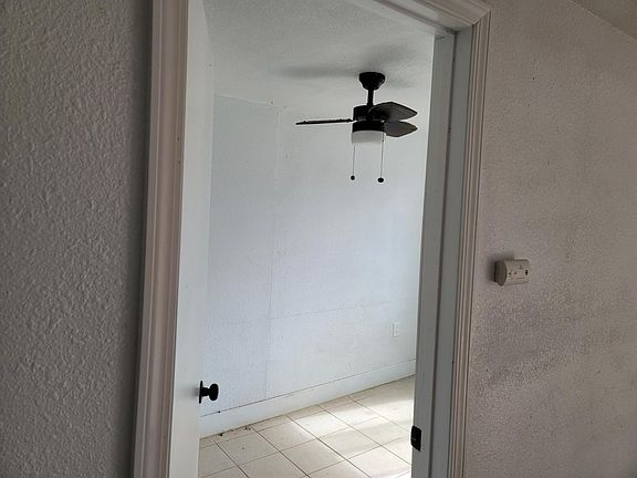 4th image of 2356 S Holly Ave