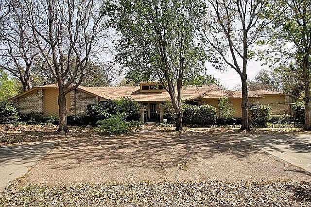 1st image of 161 Trailing Oaks Dr
