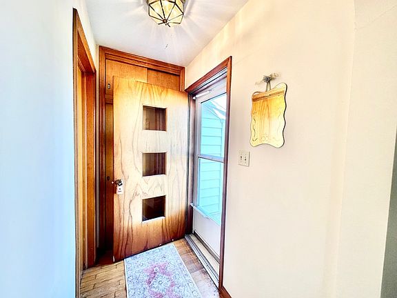 5th image of 915 Barbee Ave