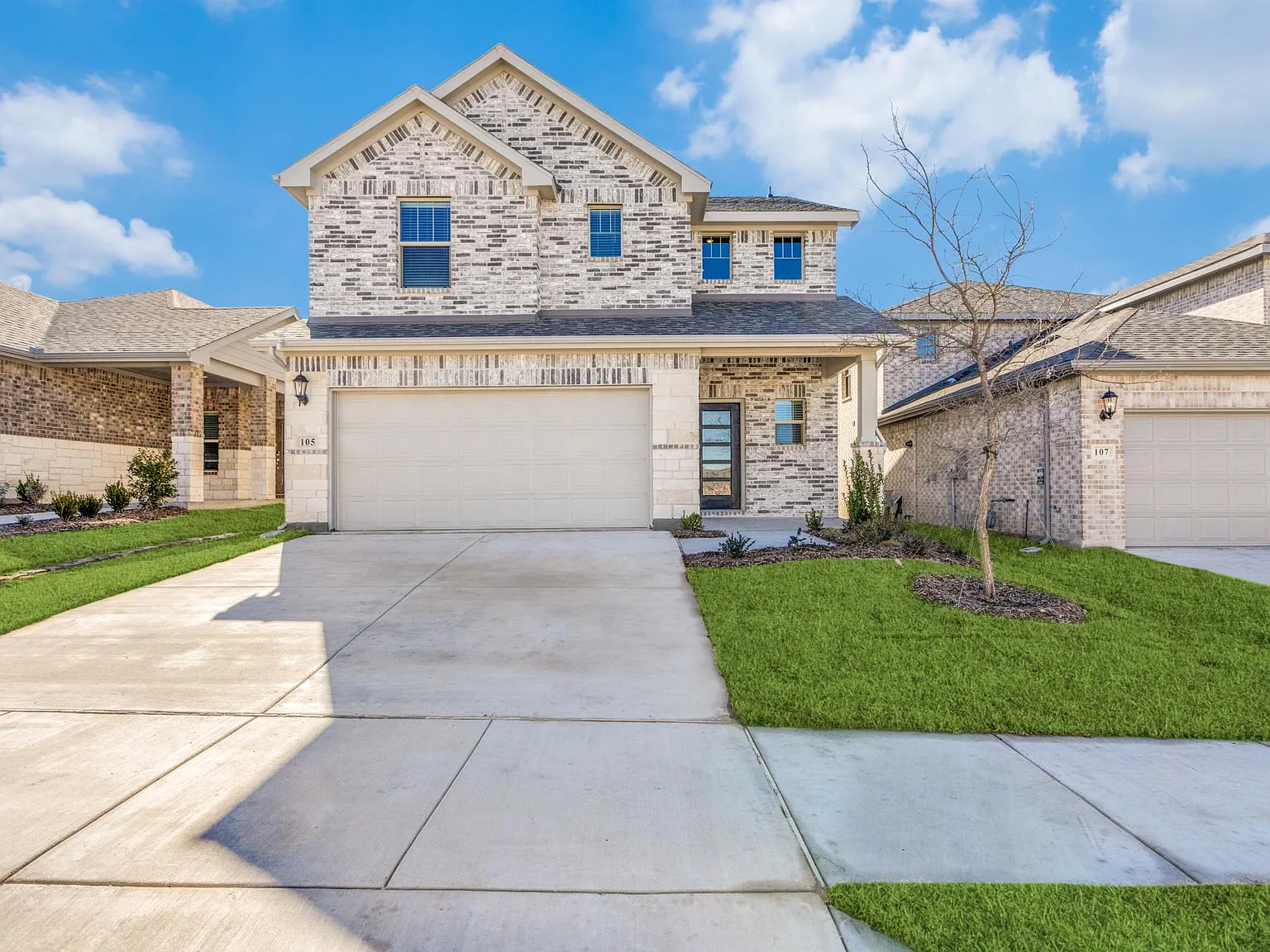 105 Caliber Ct — Photo 1