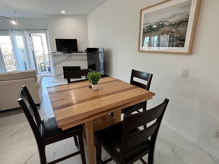 200 Pacific Coast Hwy #3 — Photo 4