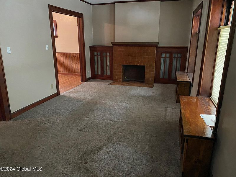 2nd image of 215 Robinson Street