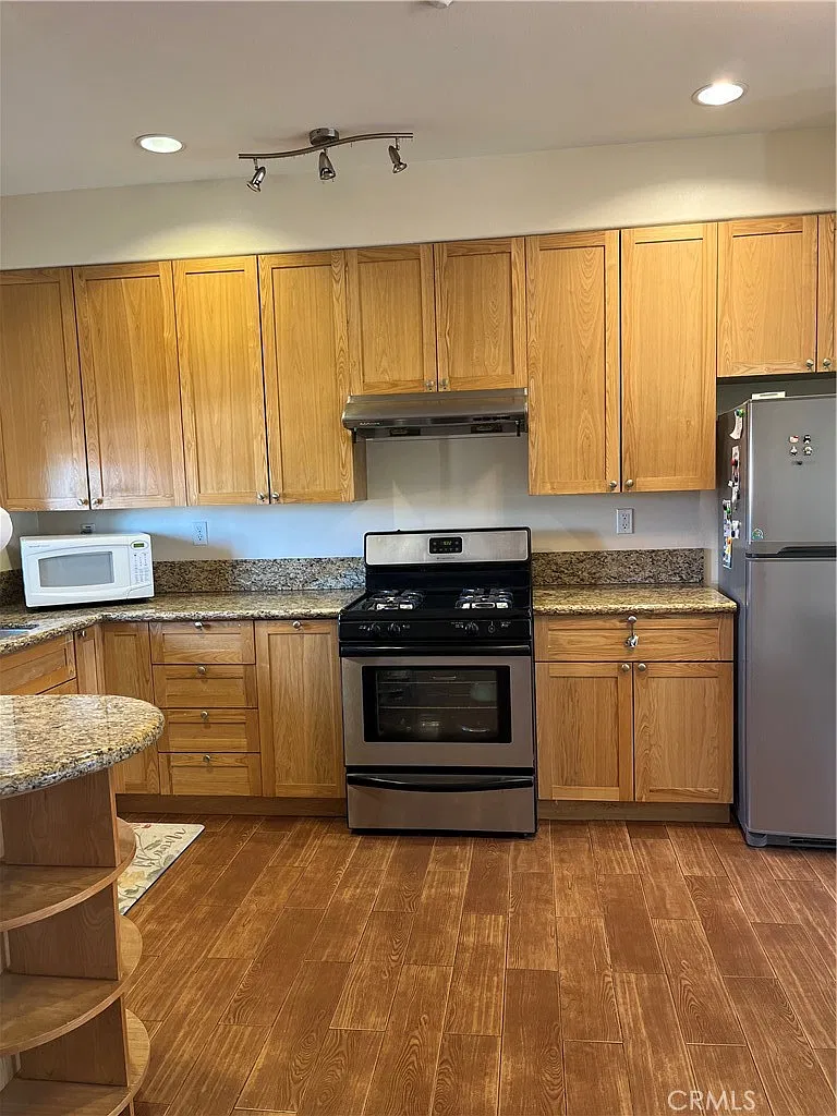2 bed, 930 sqft, $2,850 — Photo 4