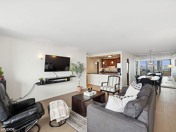 5th image of 3930 N Pine Grove Ave APT 2603