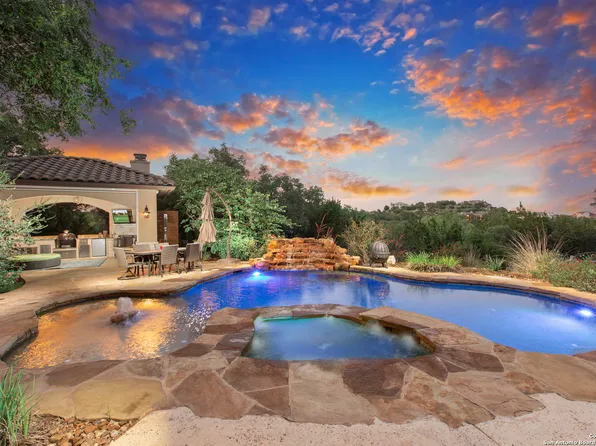 2219 Clubs Dr, Boerne, TX 78006