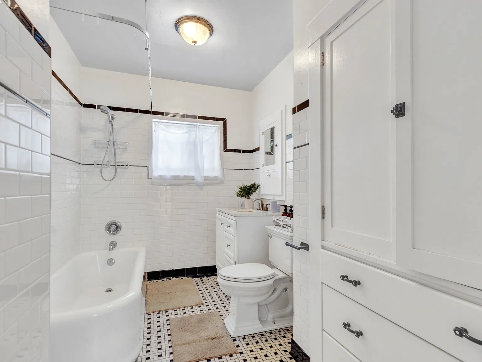 2 bed, 1270 sqft, $2,600 — Photo 3