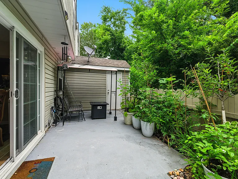4409 Segovia Ct — Photo 24