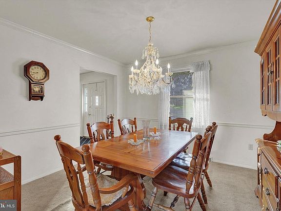 5th image of 204 Cardinal Dr