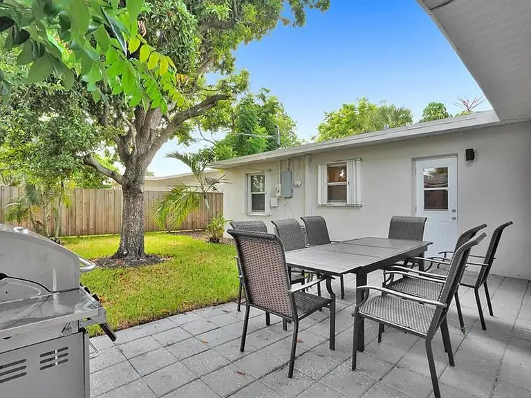 1573 NE 30th Ct — Photo 25