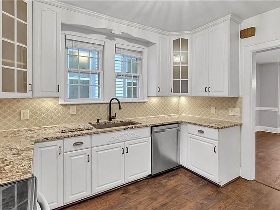 2nd image of 128 Mount Vernon Ave