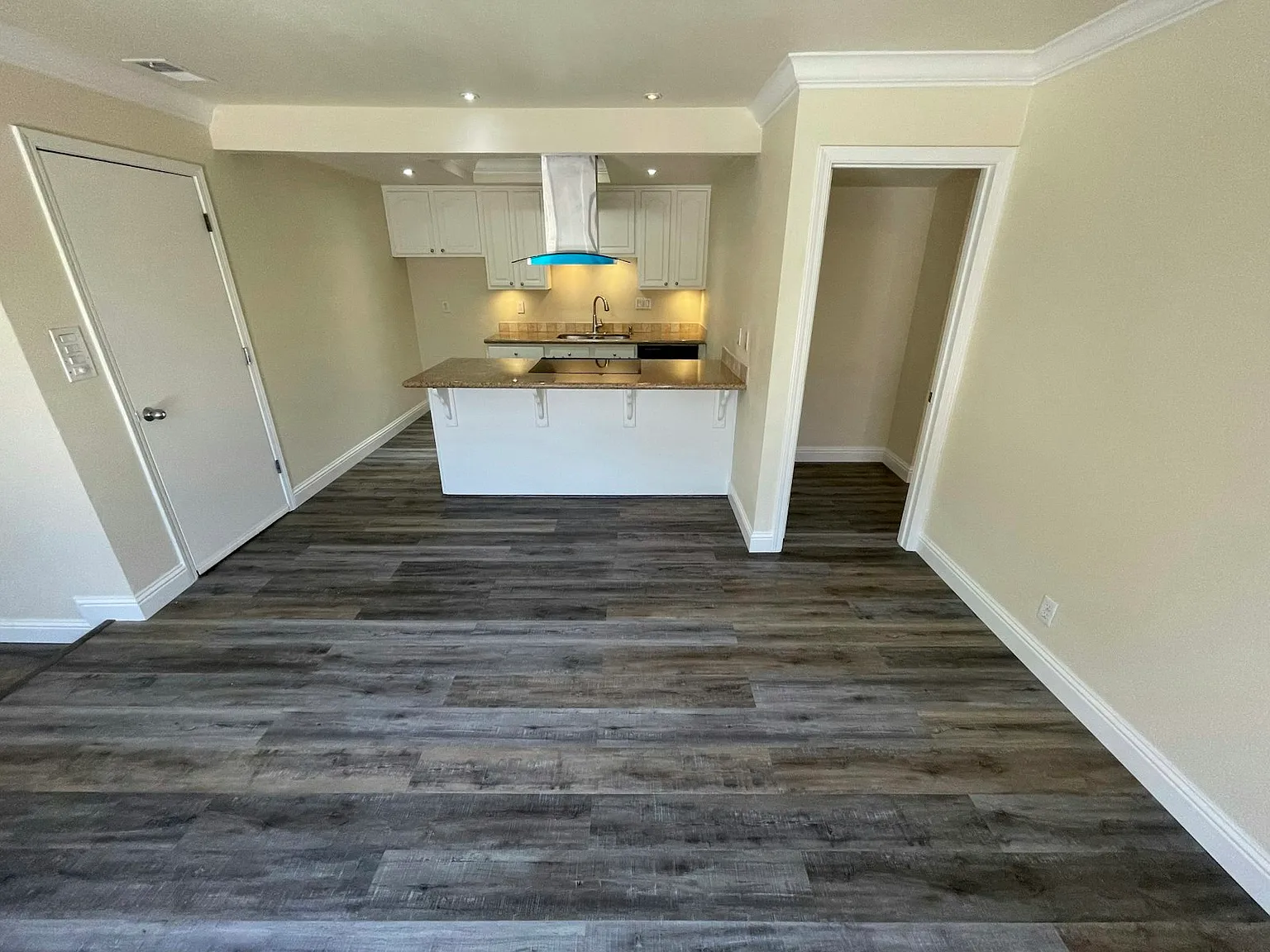 1638 Sierra Gardens Drive, Unit B-Right side — Photo 4