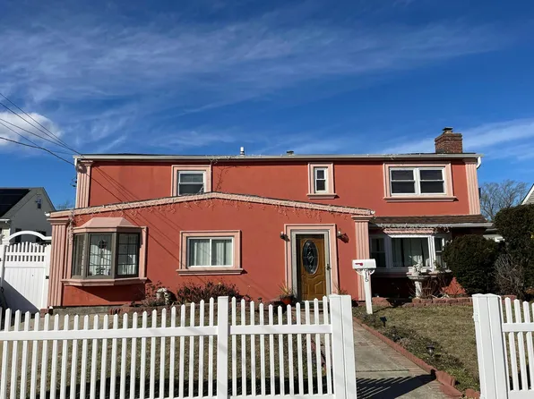 915 Van Buren St, Baldwin, NY 11510