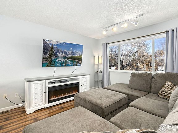 3rd image of 810 Storm Mountain Ct