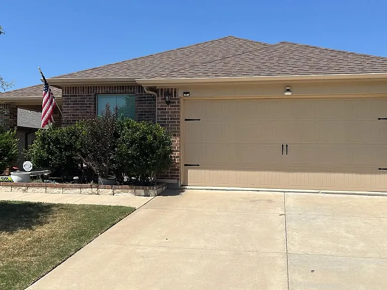 9325 Castorian Dr — Photo 2
