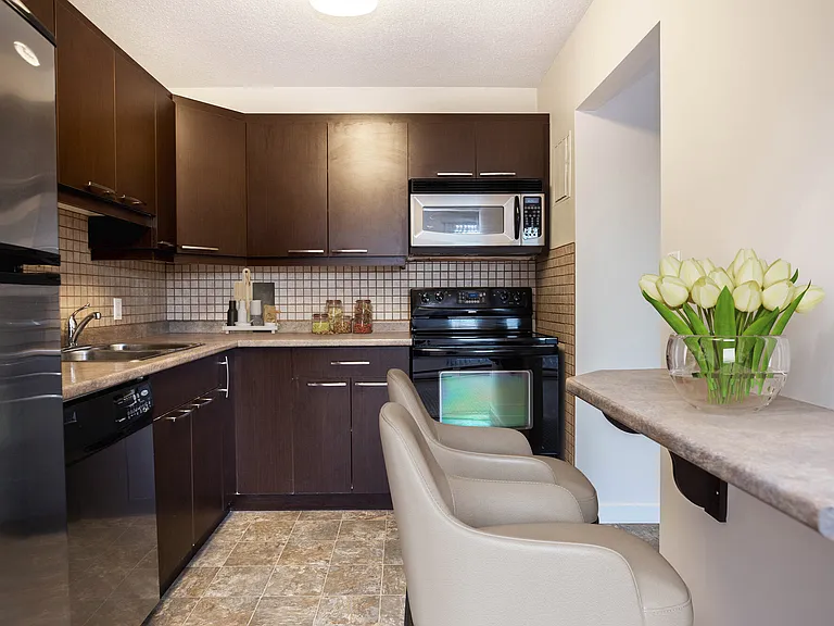800 Corydon Ave — Photo 23